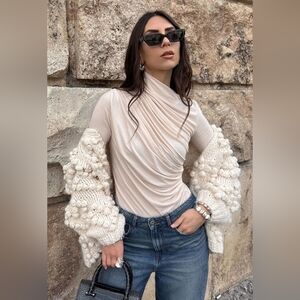 Side ruched knit top by Chicwish